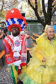 Party auf dem Viktualienmarkt zum Faschingsauftakt am 11.11.2019 (©Foto: Martin Schmitz)